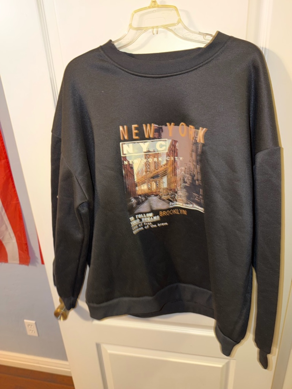 SHEIN Black Crewneck Sweatshirt with New York Graphic
